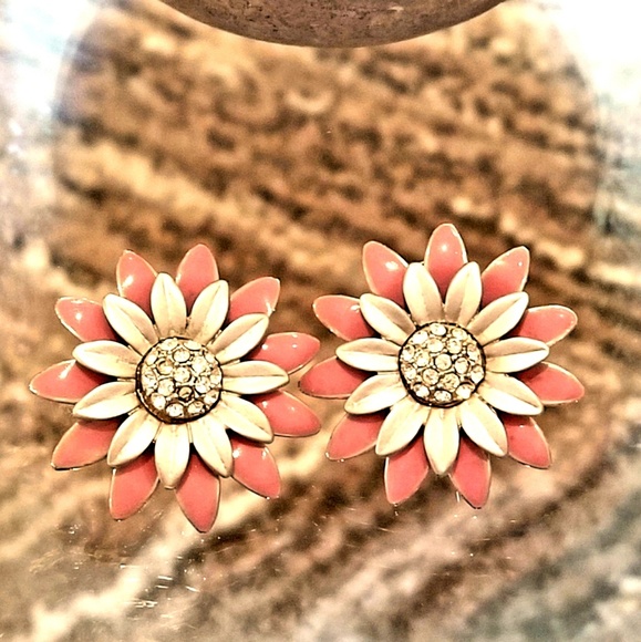 Women floral design pink and silver studs - Picture 2 of 4